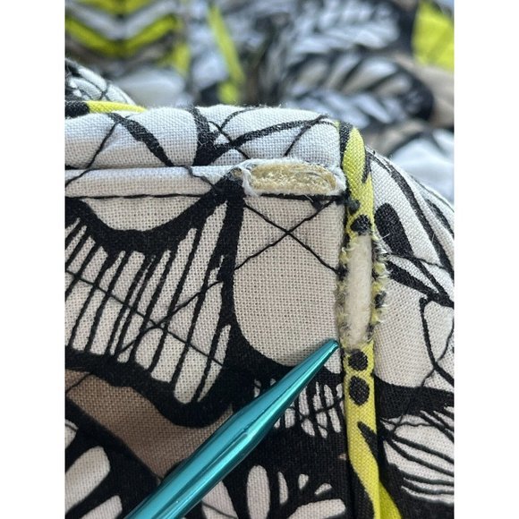 Vera Bradley large zipper tote w/ toggle pocket in Citron pattern Diaper‎ Bag - Picture 14 of 16